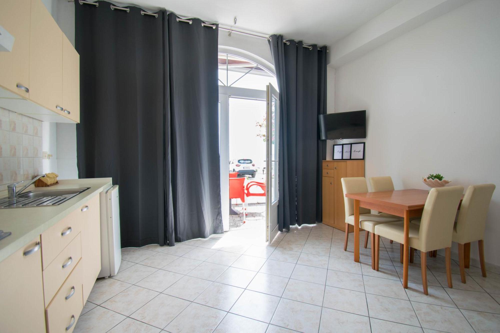Apartments Manuela - Baška Voda エクステリア 写真